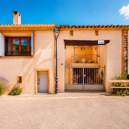 Сasa de vacaciones Maison Charmante à Avec Piscine Partagée