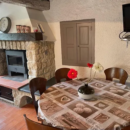 Maison Charmante à Avec Piscine Partagée *